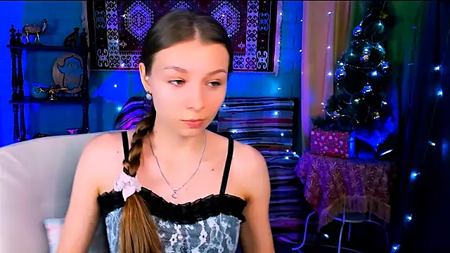 Snapshot of JulieDaniel chatting on December 2025 04:19:01 AM JulieDaniel online show from December 2025 04:19:01 AM