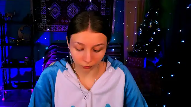 Snapshot of JulieDaniel chatting on December 2025 08:22:01 AM JulieDaniel online show from December 2025 08:22:01 AM