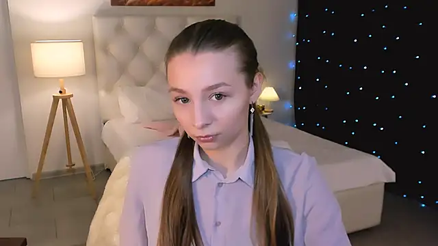 Snapshot of JulieDaniel chatting on February 2026 04:06:01 AM JulieDaniel online show from February 2026 04:06:01 AM