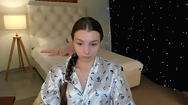 Snapshot of JulieDaniel chatting on February 2026 08:11:02 AM JulieDaniel online show from February 2026 08:11:02 AM