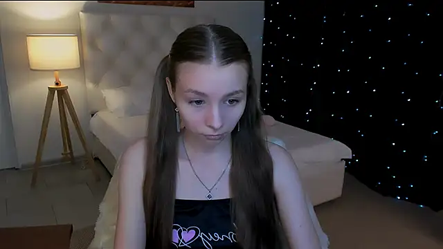 Snapshot of JulieDaniel chatting on February 2026 04:19:02 AM JulieDaniel online show from February 2026 04:19:02 AM