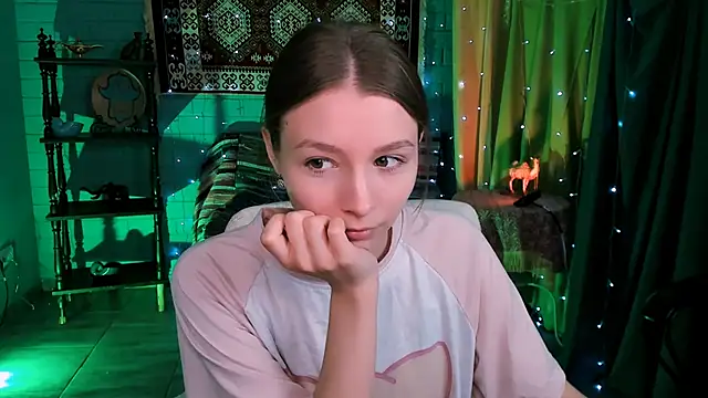 Snapshot of JulieDaniel chatting on February 2026 04:45:01 AM JulieDaniel online show from February 2026 04:45:01 AM