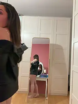 chloedlm5 online show from April 2026 08:58:02 PM