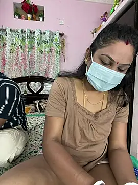 Snapshot of Lovlycouple1 chatting on February 2026 03:33:02 AM Lovlycouple1 online show from February 2026 03:33:02 AM