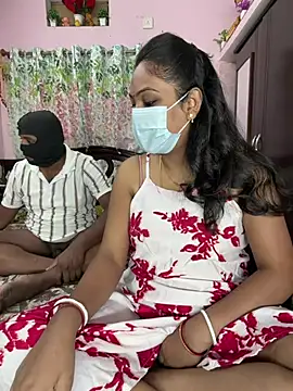 Snapshot of Lovlycouple1 chatting on February 2026 02:52:01 AM Lovlycouple1 online show from February 2026 02:52:01 AM