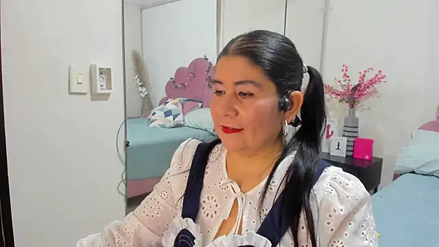 kiraGeiner online show from March 2026 09:30:02 PM