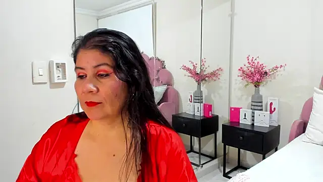 kiraGeiner online show from April 2026 06:30:01 AM