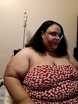 Snapshot of SexyBBW10790 chatting on October 2025 12:27:01 AM SexyBBW10790 online show from October 2025 12:27:01 AM