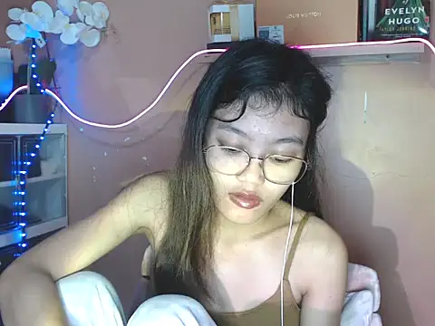 skinny gracie online show from December 2025 12:30:01 AM