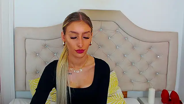 Snapshot of NatalieSensual chatting on November 2025 09:19:01 AM NatalieSensual online show from November 2025 09:19:01 AM