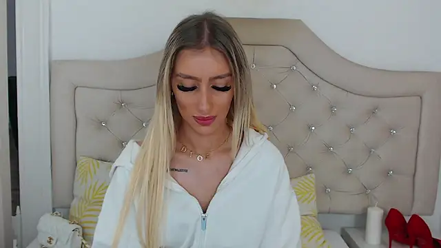 Snapshot of NatalieSensual chatting on November 2025 10:48:01 AM NatalieSensual online show from November 2025 10:48:01 AM