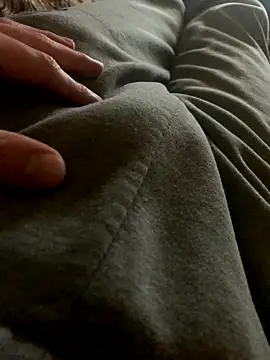 MuzzyFacing online show from November 2025 10:40:02 AM