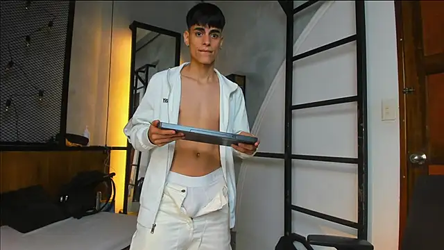 Snapshot of Dani_mc1 chatting on September 2025 11:32:01 AM Dani mc1 online show from September 2025 11:32:01 AM