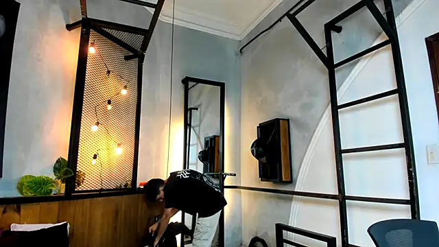 Snapshot of Dani_mc1 chatting on October 2025 11:46:02 AM Dani mc1 online show from October 2025 11:46:02 AM