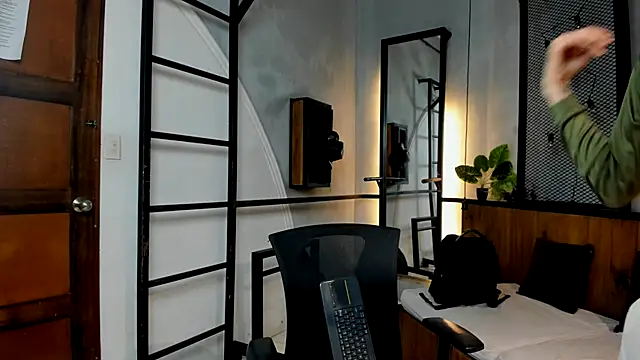 Snapshot of Dani_mc1 chatting on November 2025 11:41:01 AM Dani mc1 online show from November 2025 11:41:01 AM