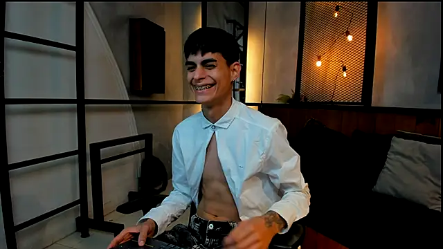 Snapshot of Dani_mc1 chatting on November 2025 11:21:02 AM Dani mc1 online show from November 2025 11:21:02 AM