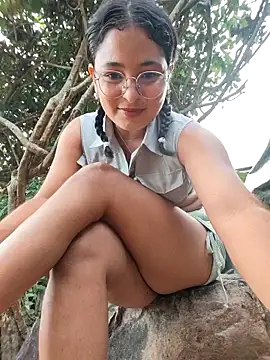 Lily-o online show from November 2025 10:19:01 PM