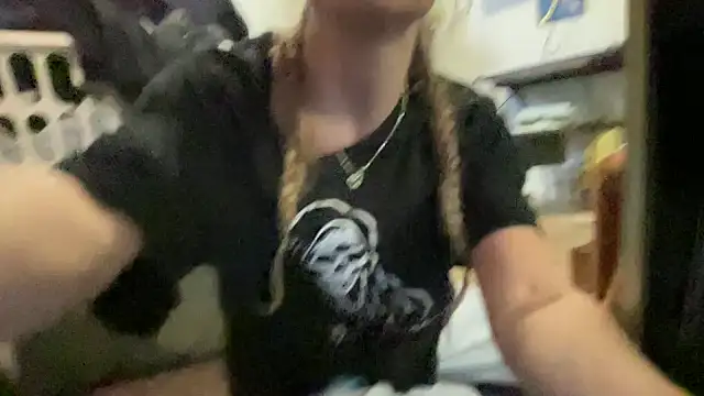 Snapshot of sweetceeme chatting on October 2025 12:04:01 AM sweetceeme online show from October 2025 12:04:01 AM