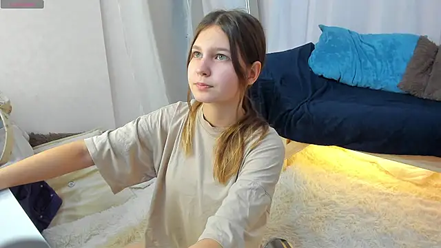 Snapshot of Elle_Ellise chatting on October 2025 08:37:01 AM Elle Ellise online show from October 2025 08:37:01 AM