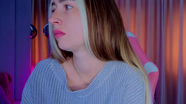 Snapshot of Reina_Cummings chatting on October 2025 06:39:02 AM Reina Cummings online show from October 2025 06:39:02 AM