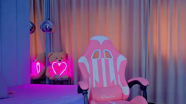 Snapshot of Reina_Cummings chatting on November 2025 06:46:02 AM Reina Cummings online show from November 2025 06:46:02 AM