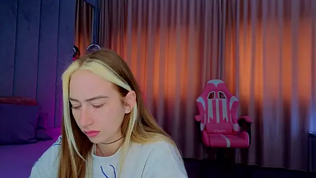 Snapshot of Reina_Cummings chatting on November 2025 07:20:02 AM Reina Cummings online show from November 2025 07:20:02 AM