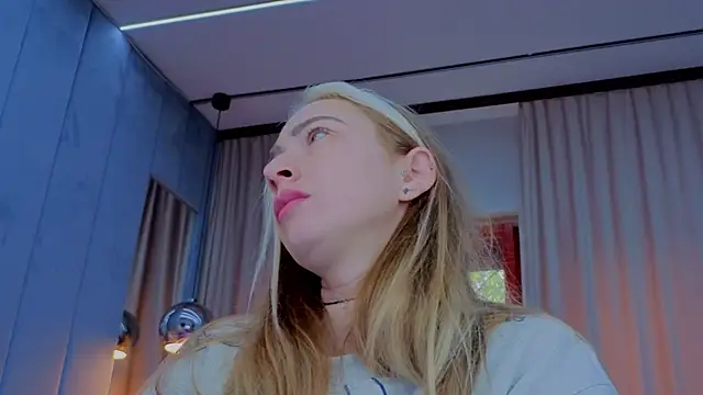 Snapshot of Reina_Cummings chatting on November 2025 07:29:01 AM Reina Cummings online show from November 2025 07:29:01 AM