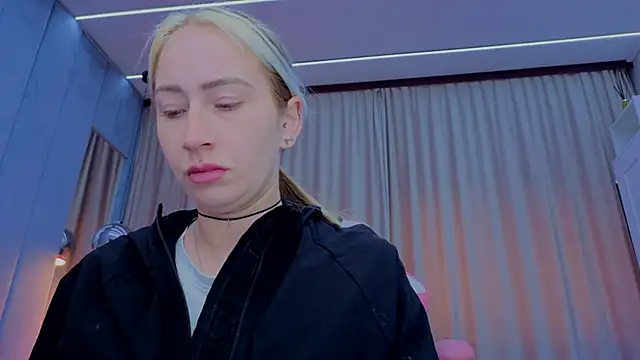 Snapshot of Reina_Cummings chatting on November 2025 07:03:02 AM Reina Cummings online show from November 2025 07:03:02 AM