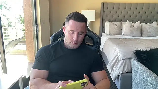 brettmycles28 online show from October 2025 06:27:02 PM