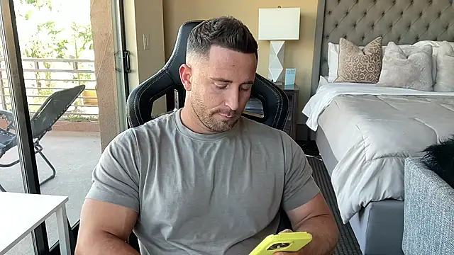 brettmycles28 online show from October 2025 09:14:02 PM