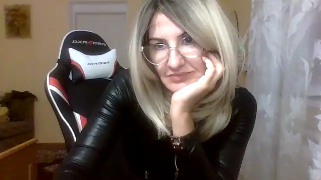 TianaQLove online show from September 2025 02:51:01 PM