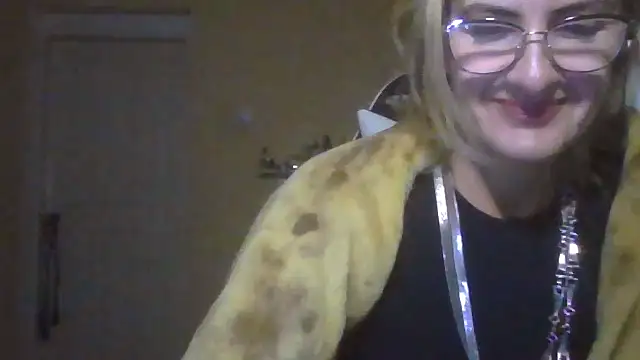 TianaQLove online show from October 2025 05:17:01 PM