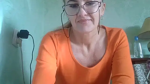 TianaQLove online show from October 2025 10:41:01 AM