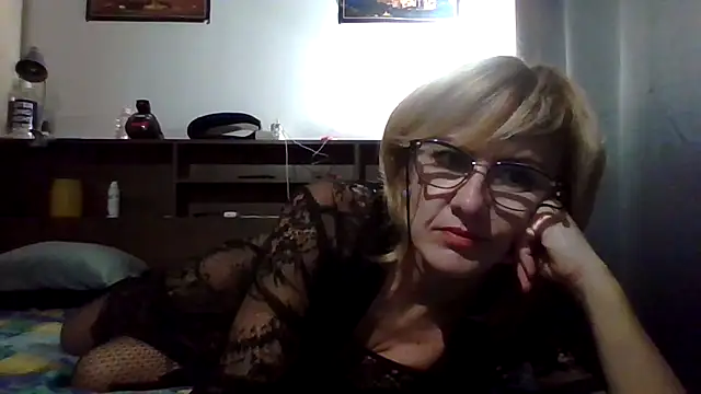 TianaQLove online show from November 2025 03:02:01 PM