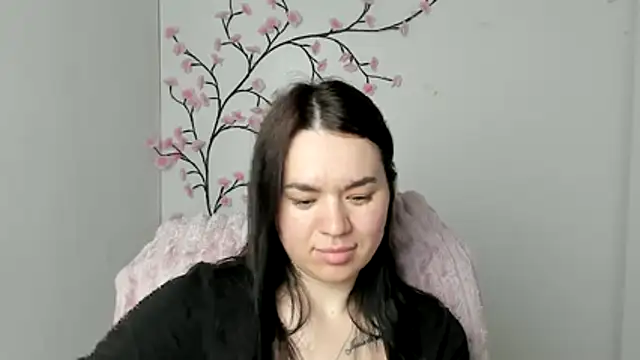 Lola Saymyname online show from May 2026 10:36:01 AM