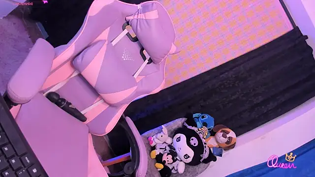 cassie dilaurentis online show from April 2026 08:20:01 PM