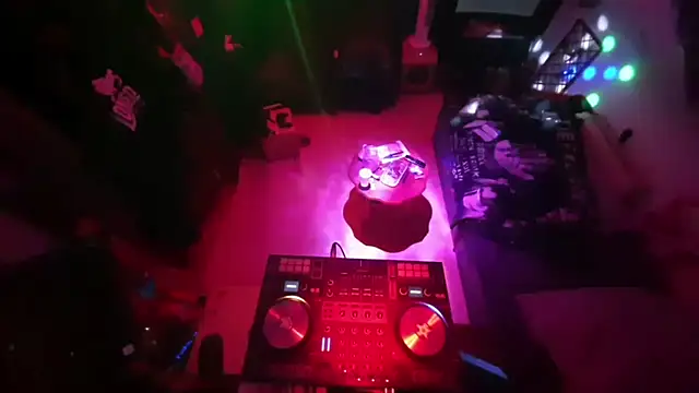 Snapshot of tripleCHECK chatting on October 2025 09:02:02 PM tripleCHECK online show from October 2025 09:02:02 PM