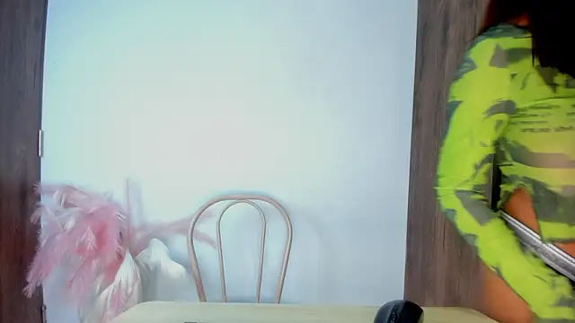 Snapshot of khate_smith chatting on October 2025 03:52:01 PM khate smith online show from October 2025 03:52:01 PM