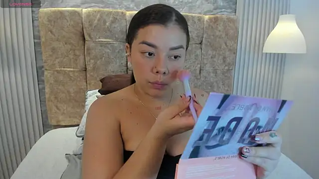 leilapons online show from November 2025 04:18:02 PM