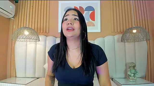 noa moon online show from November 2025 02:36:02 AM