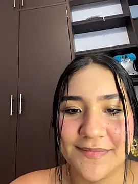 noa moon online show from December 2025 04:14:02 PM