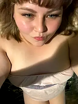 Snapshot of BeckiXrose chatting on September 2025 09:14:01 PM BeckiXrose online show from September 2025 09:14:01 PM