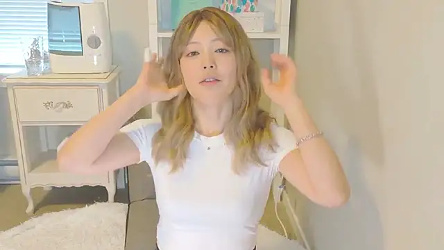 Nana with online show from November 2025 05:11:01 PM