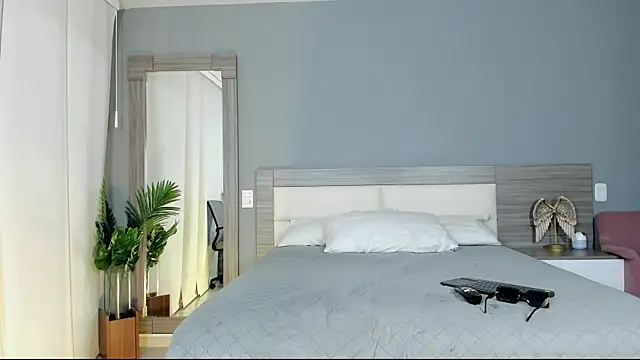 Alaiaguerra online show from October 2025 08:15:01 PM