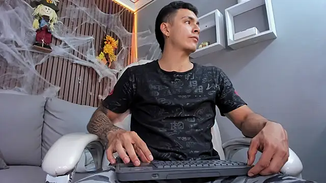 Leo santoro online show from October 2025 02:31:01 PM