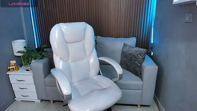 Leo santoro online show from November 2025 02:49:01 PM