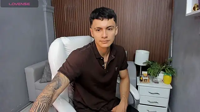 Leo santoro online show from November 2025 01:33:02 PM