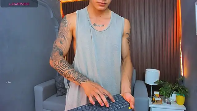 Leo santoro online show from November 2025 01:55:02 PM