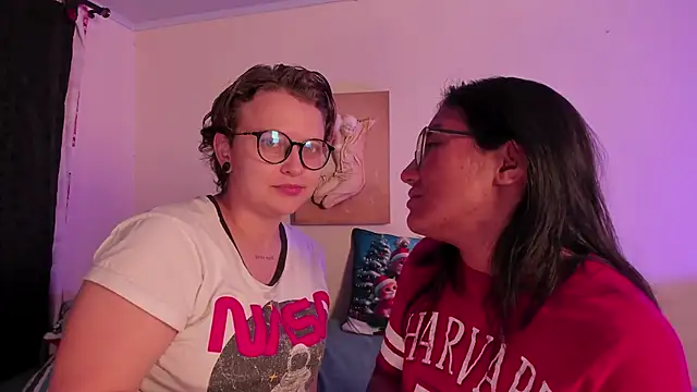 Snapshot of CrazyCakes_ chatting on November 2025 02:45:01 AM CrazyCakes online show from November 2025 02:45:01 AM