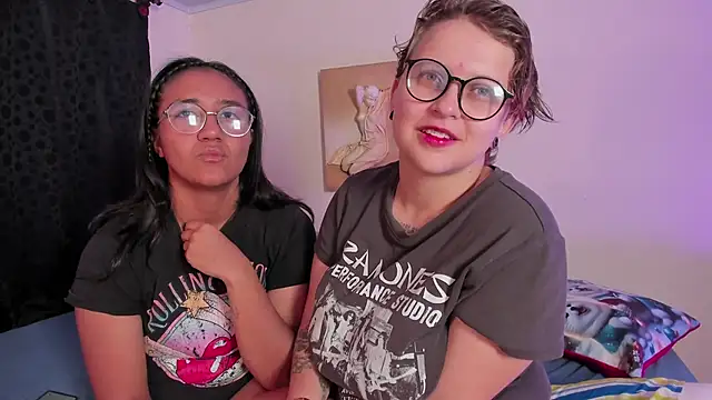 Snapshot of CrazyCakes_ chatting on November 2025 04:59:02 AM CrazyCakes online show from November 2025 04:59:02 AM